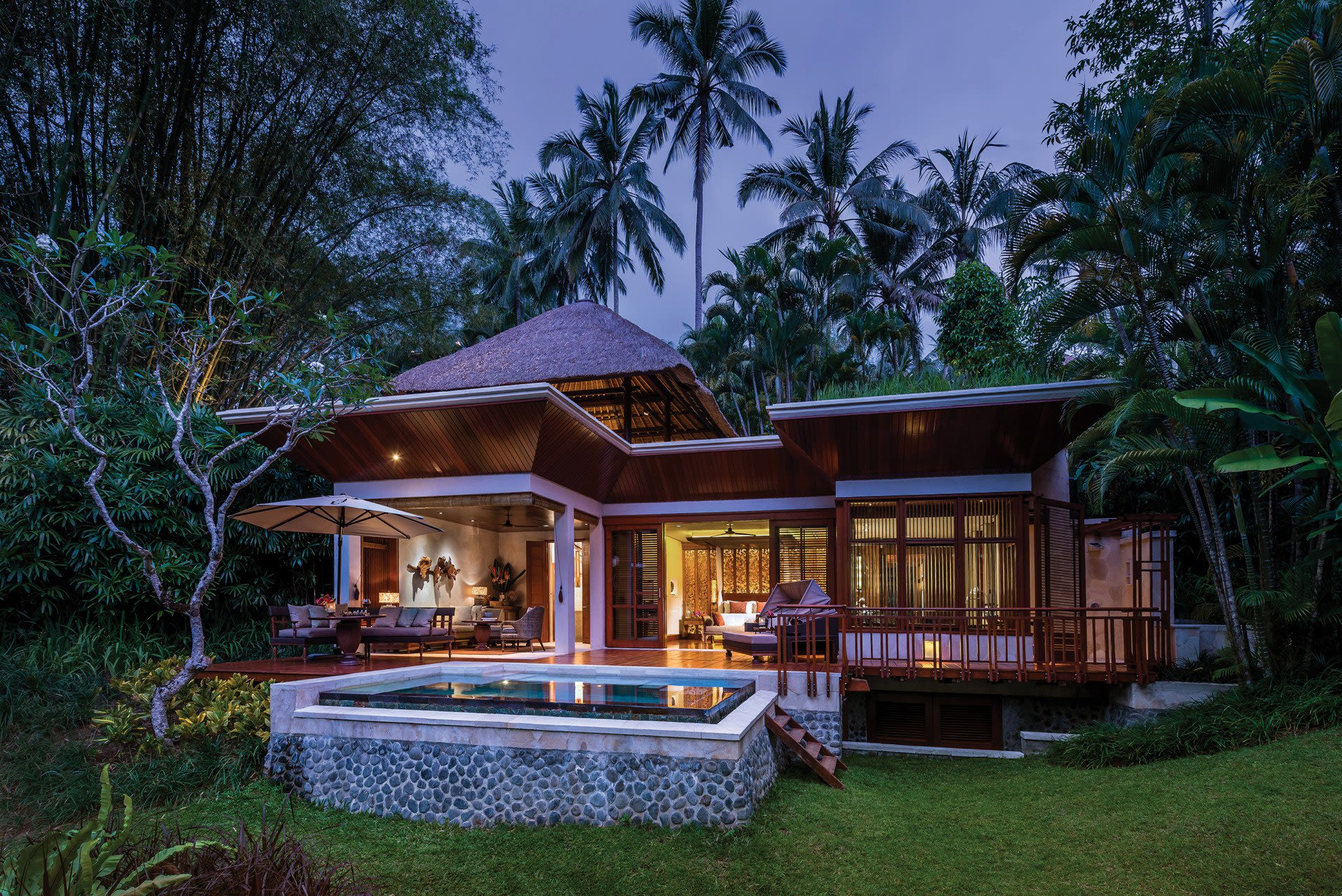 Rising above lush Ayung River Valley, accentuated by rice-bowl shaped pond as the portal to its architecture, ethereal energy awakens and soothes your mind and soul.  Sayan, Bali(圖4)