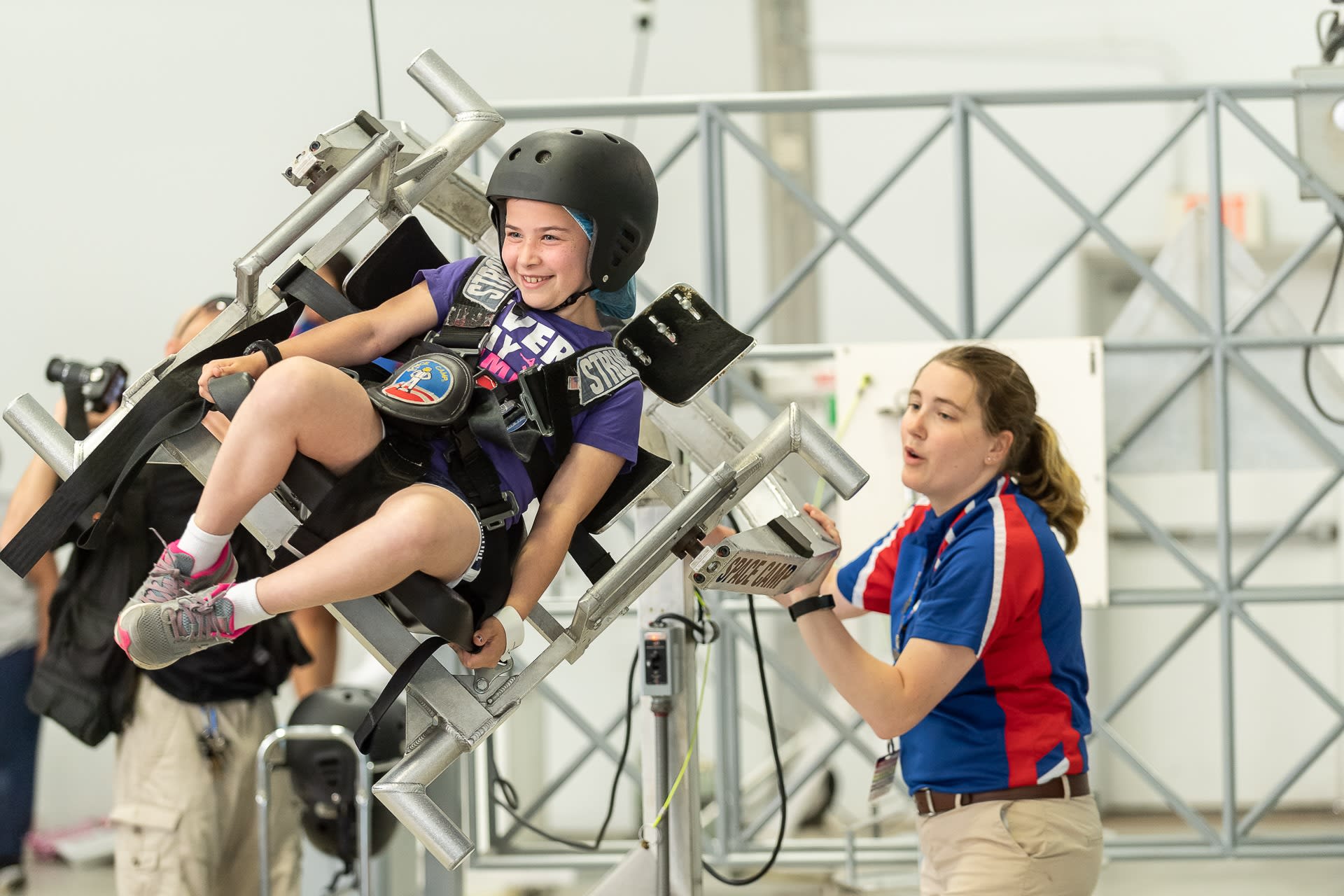 Train like an astronaut, fly like a fighter pilot or engineer robots of the future. Space Camp®(圖2)