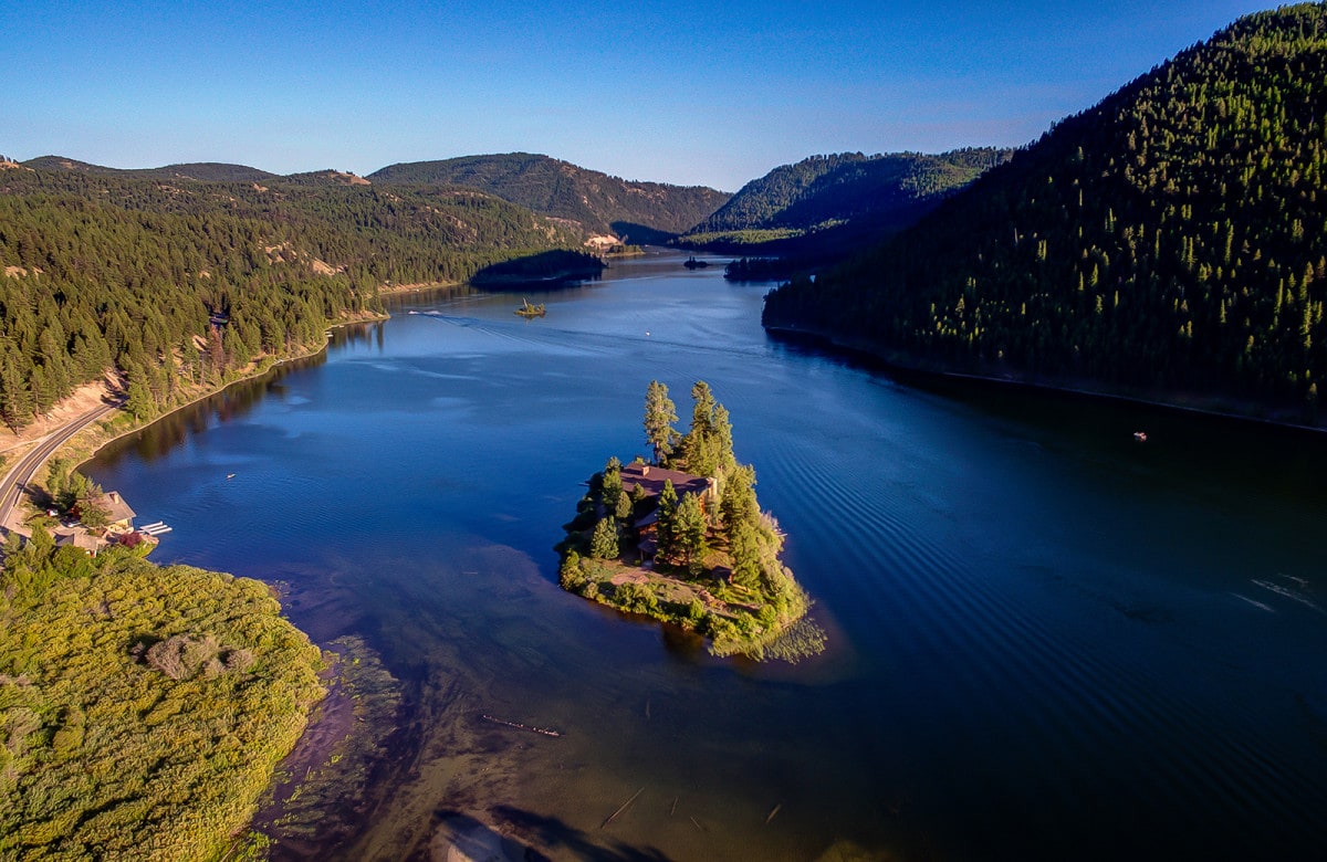 37,000 acres of wilderness and family togetherness, from Montana horseback riding, fly-fishing, river rafting to chuck wagon dinners(圖4)