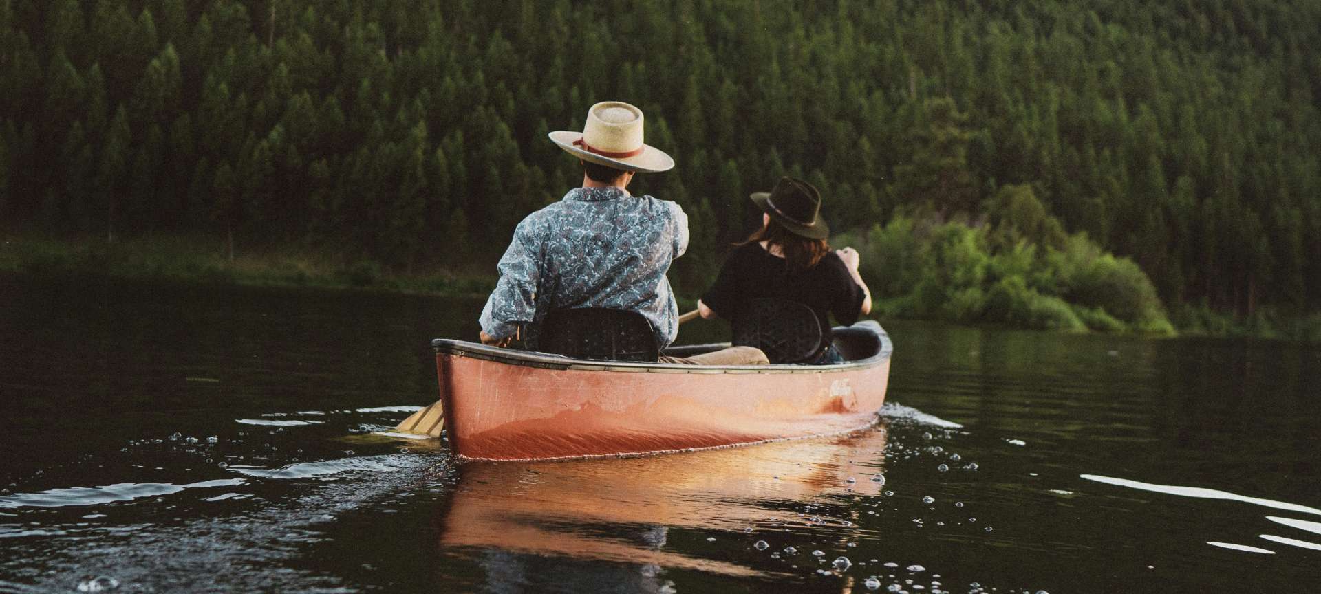 37,000 acres of wilderness and family togetherness, from Montana horseback riding, fly-fishing, river rafting to chuck wagon dinners(圖14)