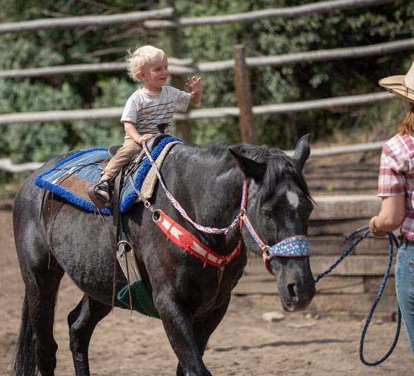Experience true spirit of the West, parents and kids alike.  Colorado dude ranch all-inclusive vacation(圖5)