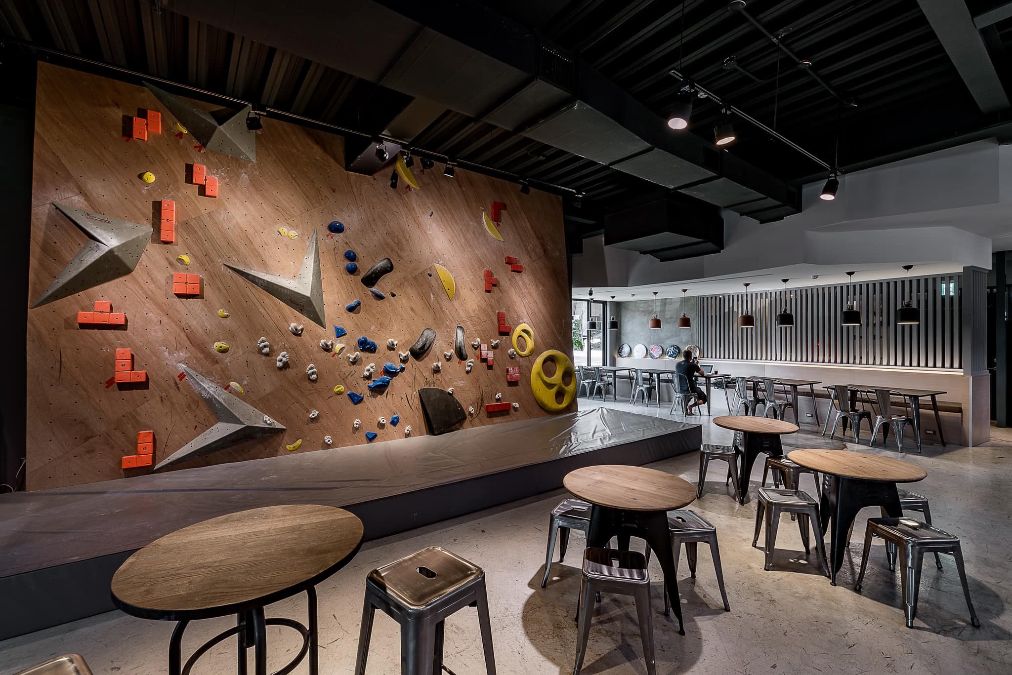 Olympic-size indoor rock climbing facility, adventurous and precious experience for families to share(圖3)