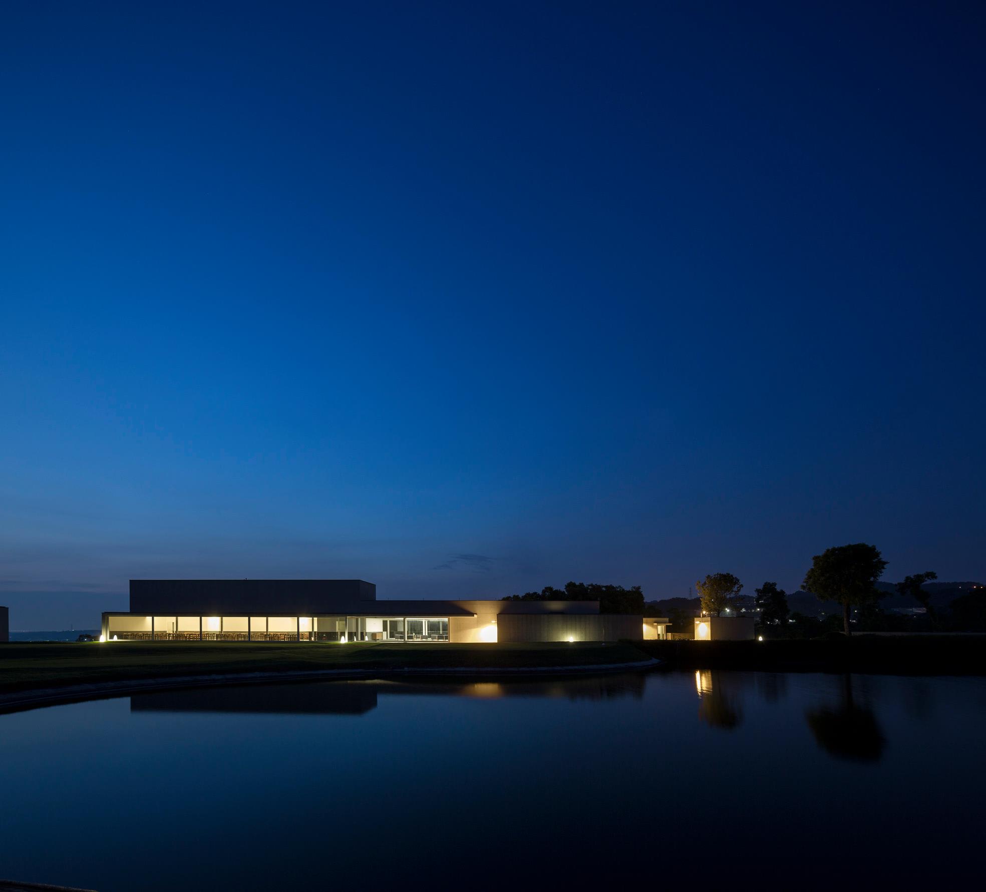 Alvaro Siza and Carlos Castanheira, breakthrough masterpiece showcasing contemporary aesthetics combined with dynamic landscape of VIP golf course(圖3)