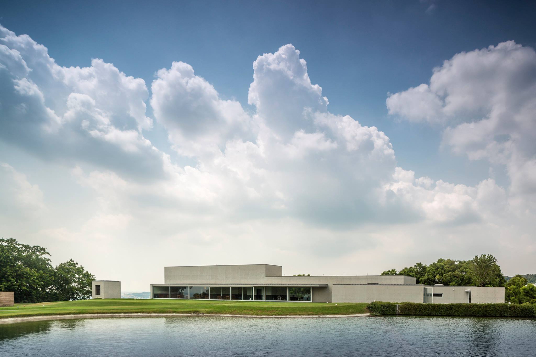 Alvaro Siza and Carlos Castanheira, breakthrough masterpiece showcasing contemporary aesthetics combined with dynamic landscape of VIP golf course(圖2)