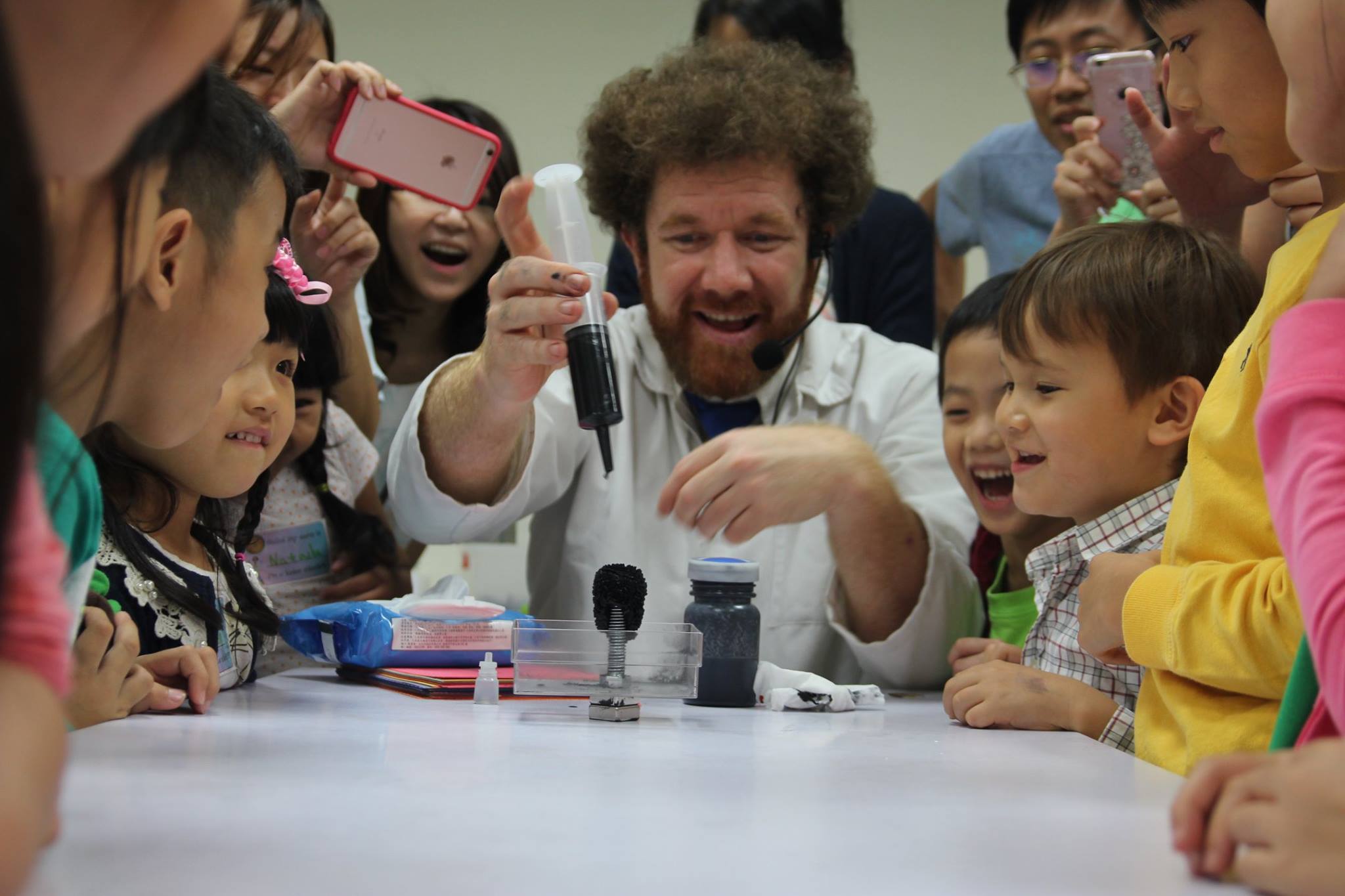 STEAM summer camp, acclimate pre-schoolers into primary school like human exploration into outer space, encouraging courage, adventure, independence and thirst for learning(圖1)