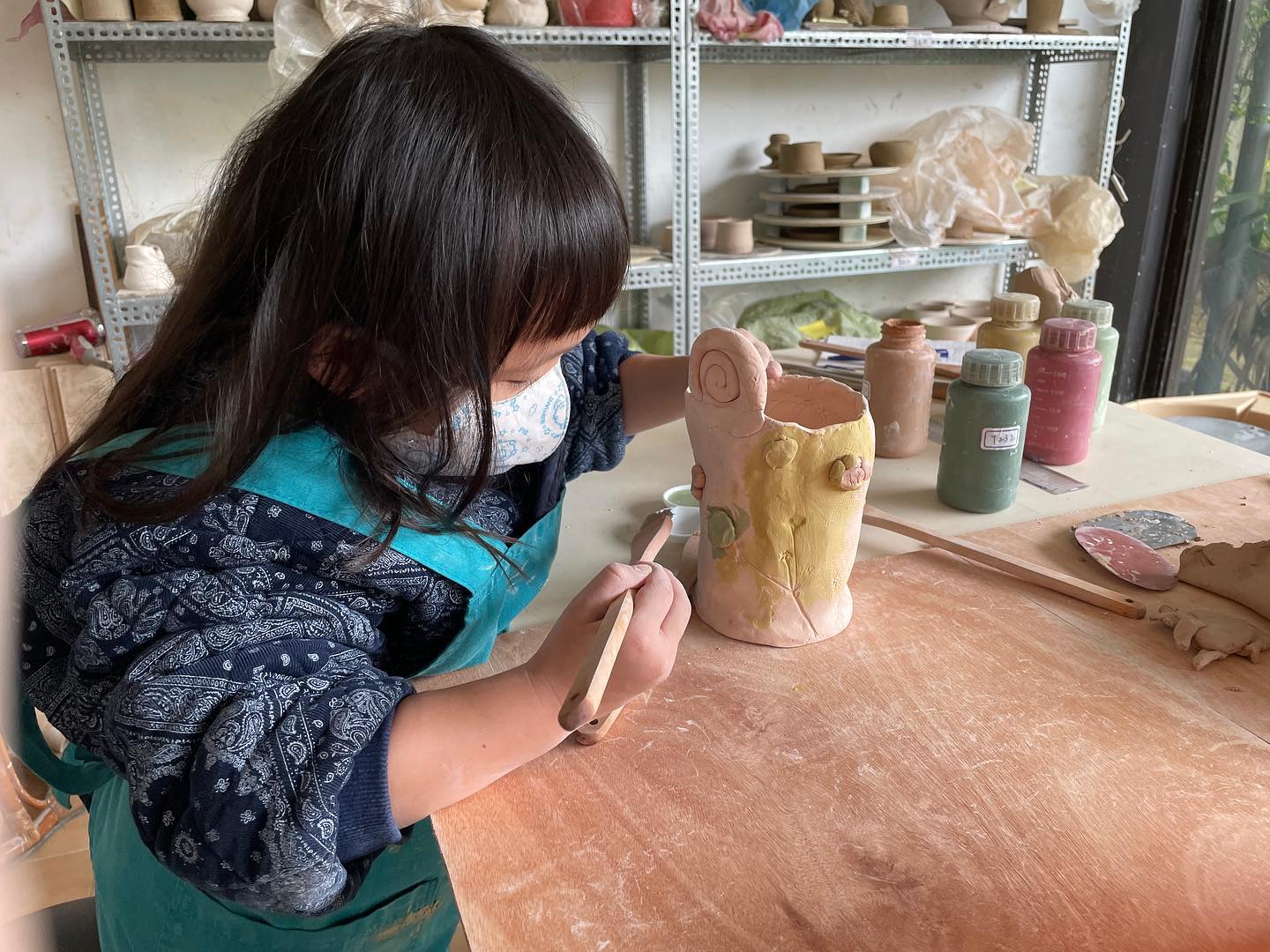 Co-existence with the forest and natural life, practice patience through art of ceramics and pottery.  Cloud Forest Collective(圖3)