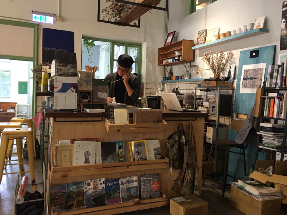 First book store in Kakacawan, store sitting in exchange for room to stay, and sharing of life stories and experiences with every visitor(圖8)