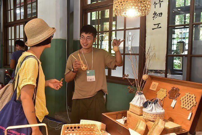 台日工藝職人大匯集，讓工藝走進生活。來自日本的年輕陶藝家「…