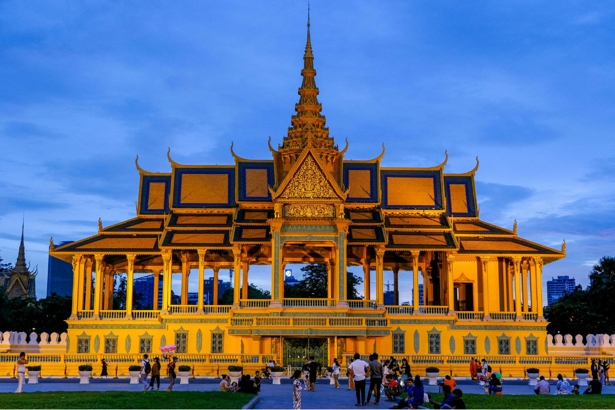 Königlicher Palast in Phnom Penh in der Abenddämmerung
