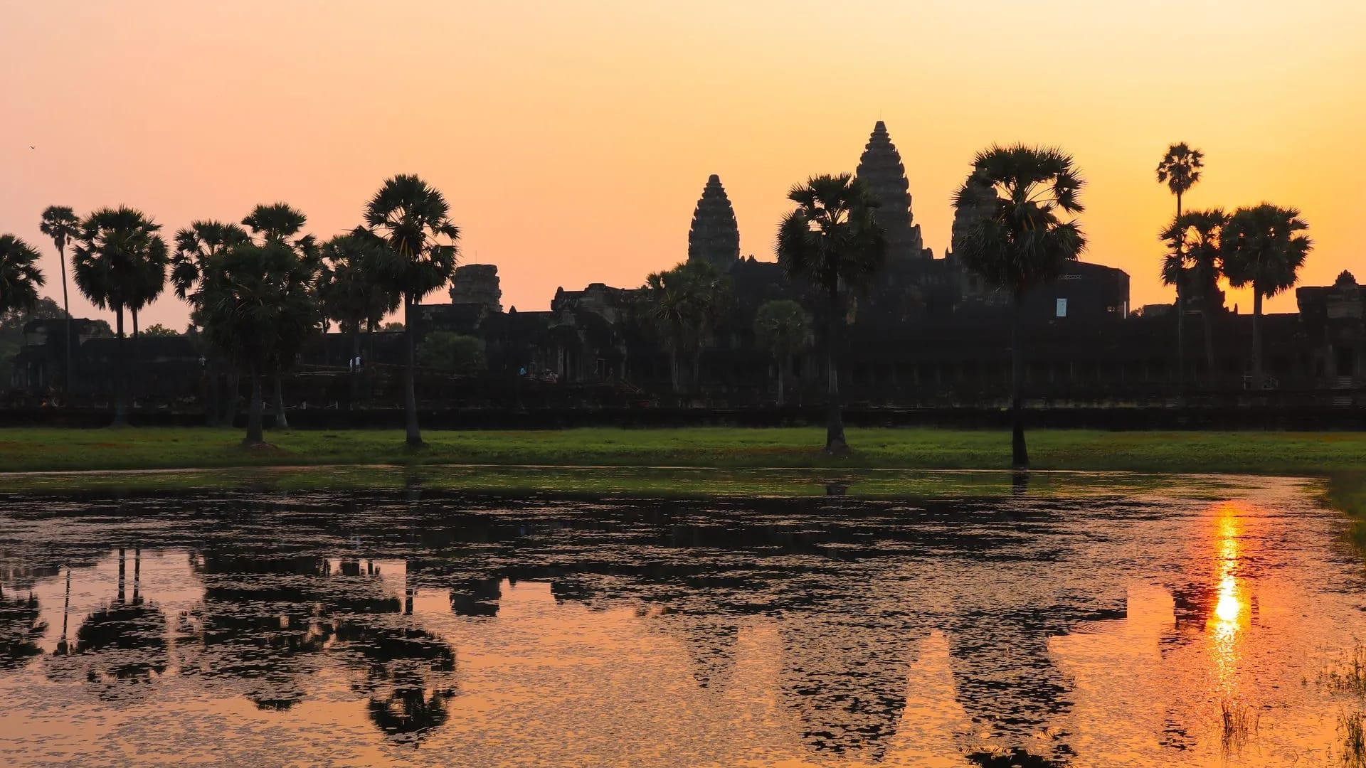Kambodscha, Tempelanlage von Angkor Wat bei Sonnenaufgang