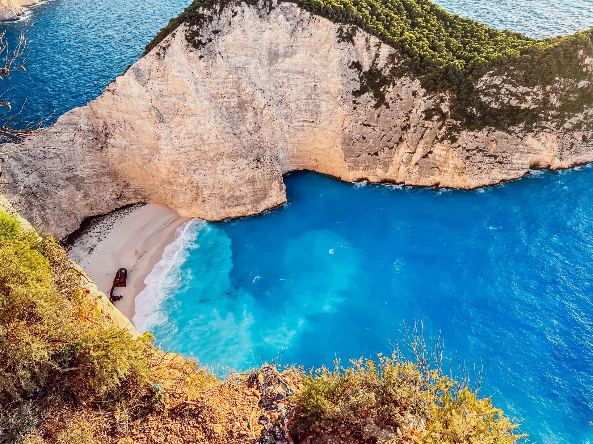 Griechenland, weiße Häuser und blaues Meer auf den Kykladen