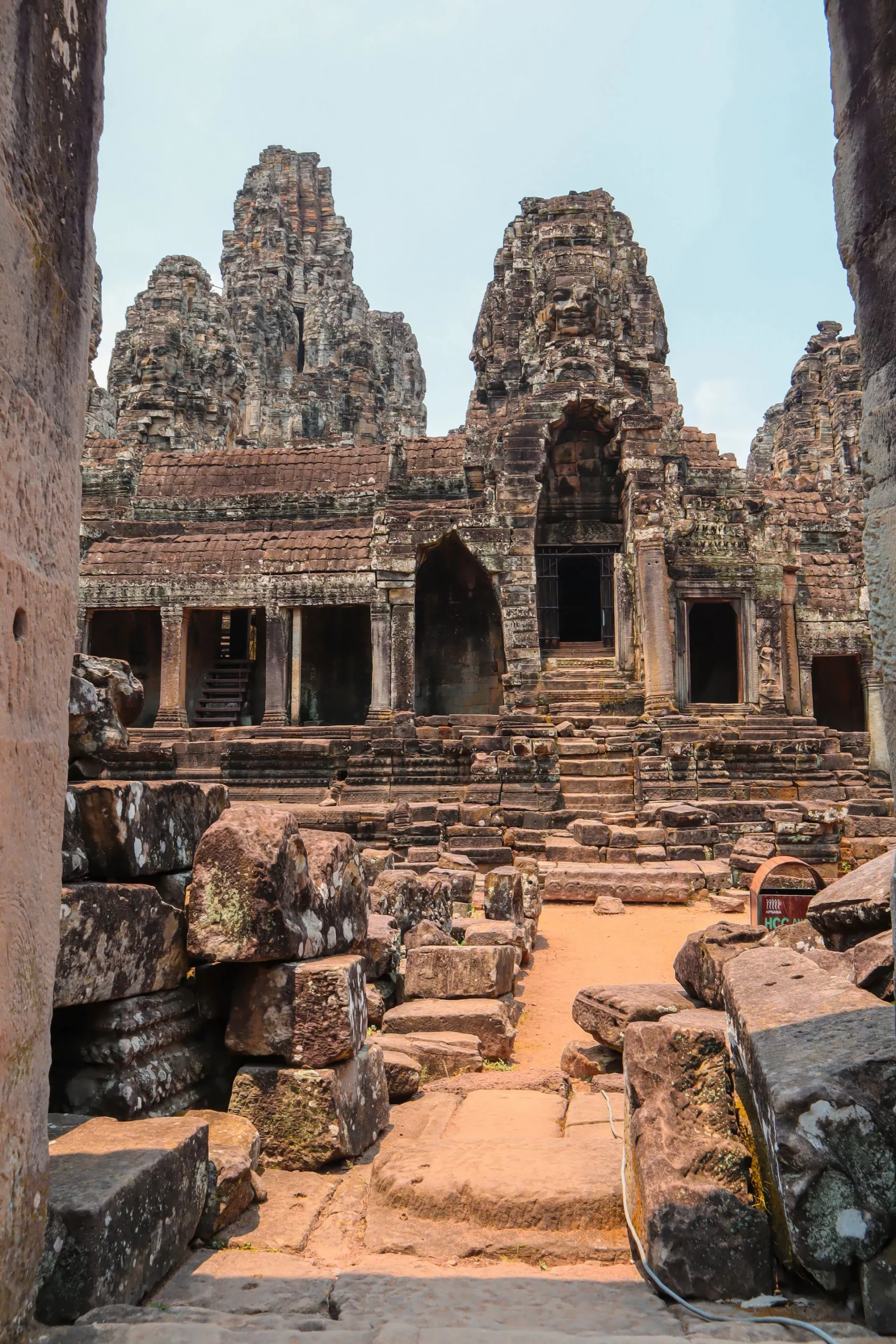 Bayon-Tempel in Angkor Thom, Kambodscha – steinerne Gesichtertürme und historische Ruinen des Khmer-Reichs