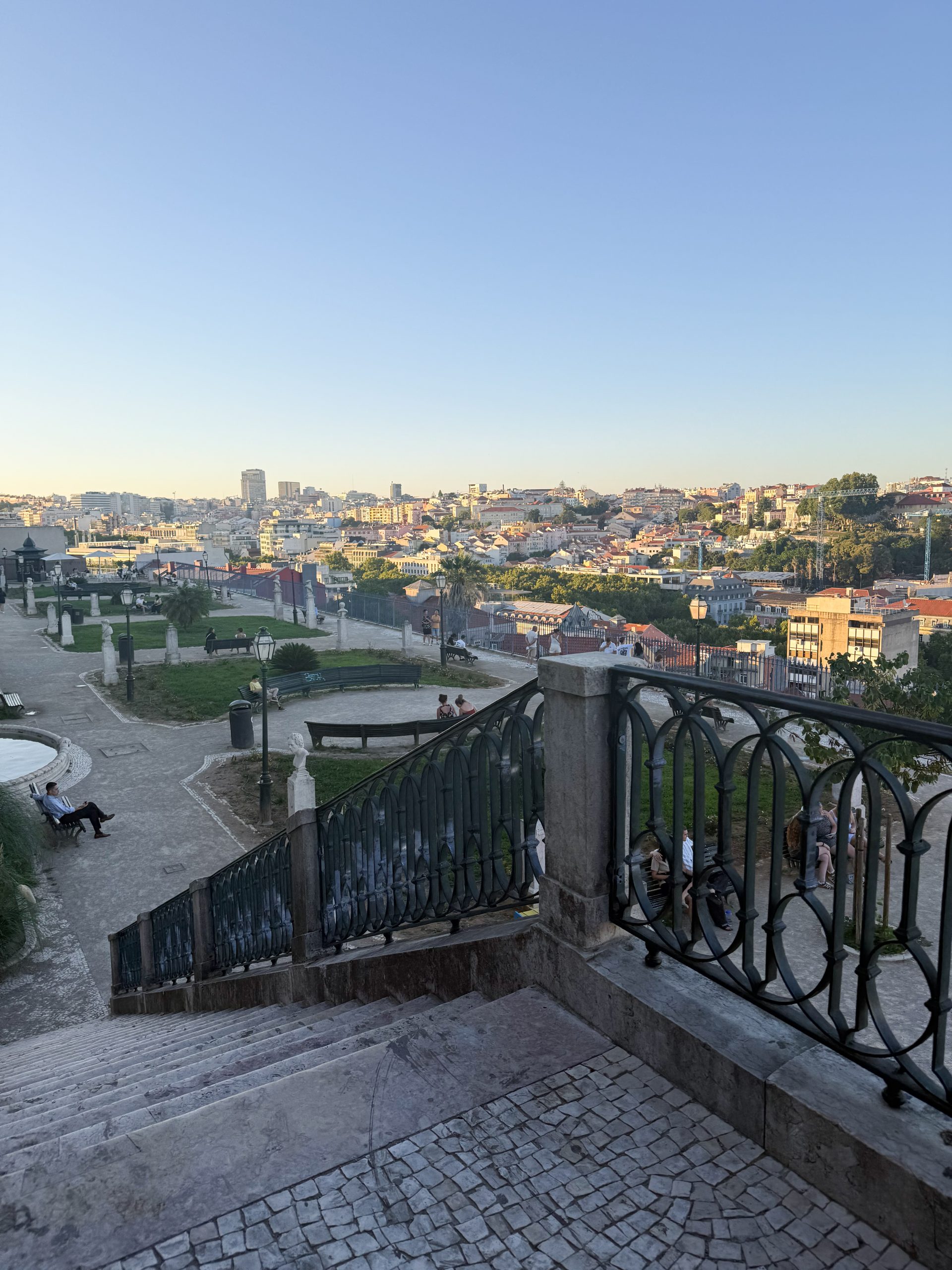 Miradouro de São Pedro de Alcântara, Ausblick über Lissabon