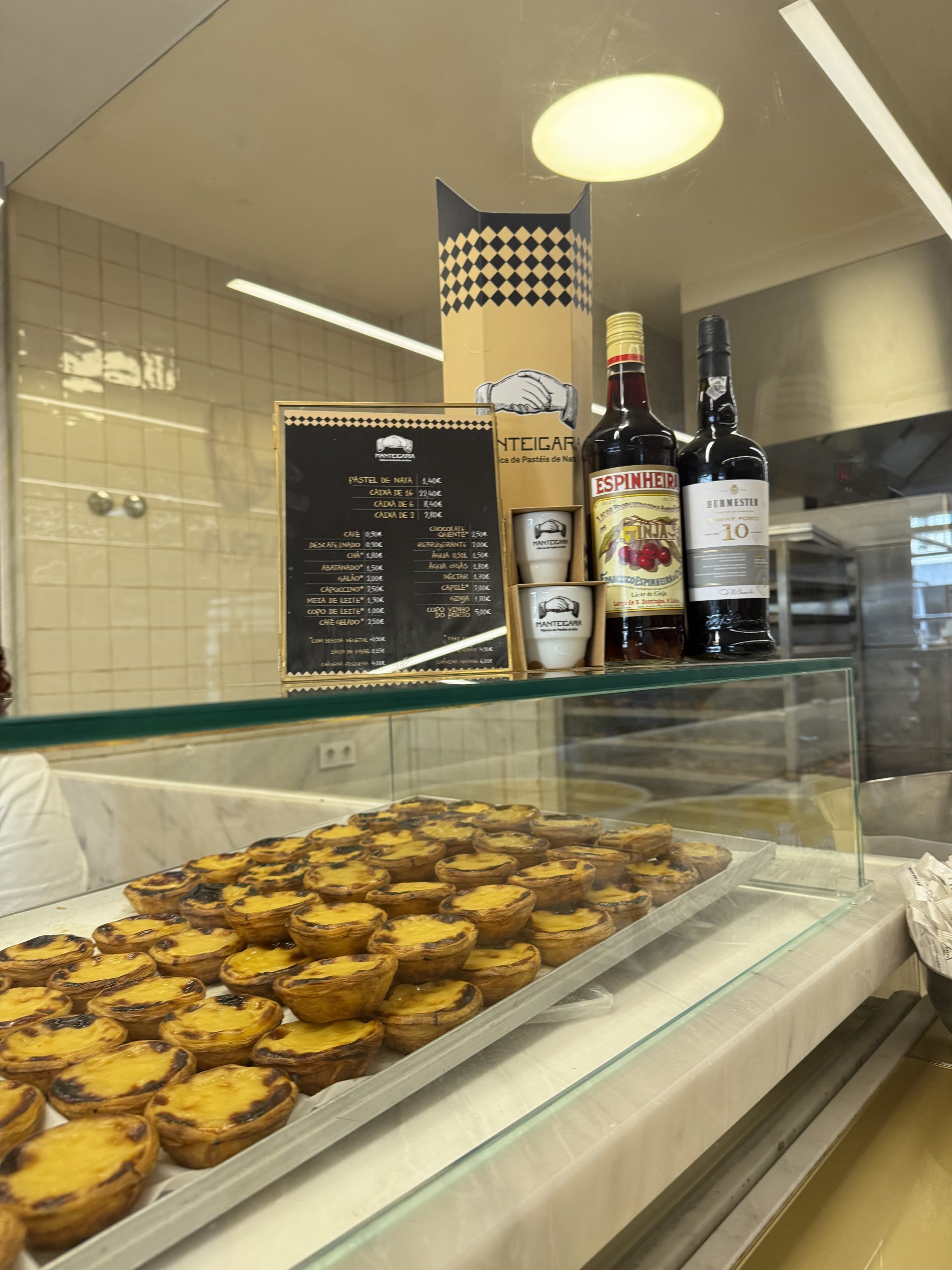 Pastéis de Nata bei Manteigaria, Lissabon