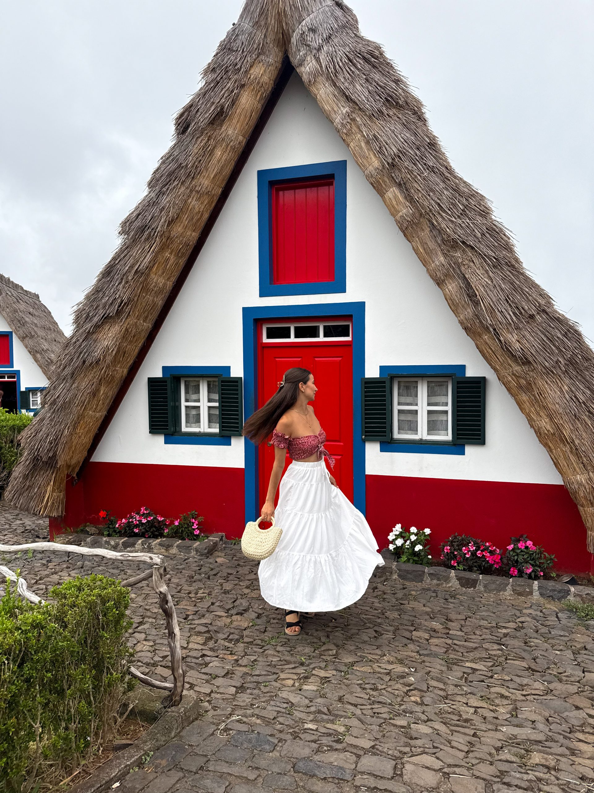 Traditionelle strohgedeckte Casas de Santana, Madeira