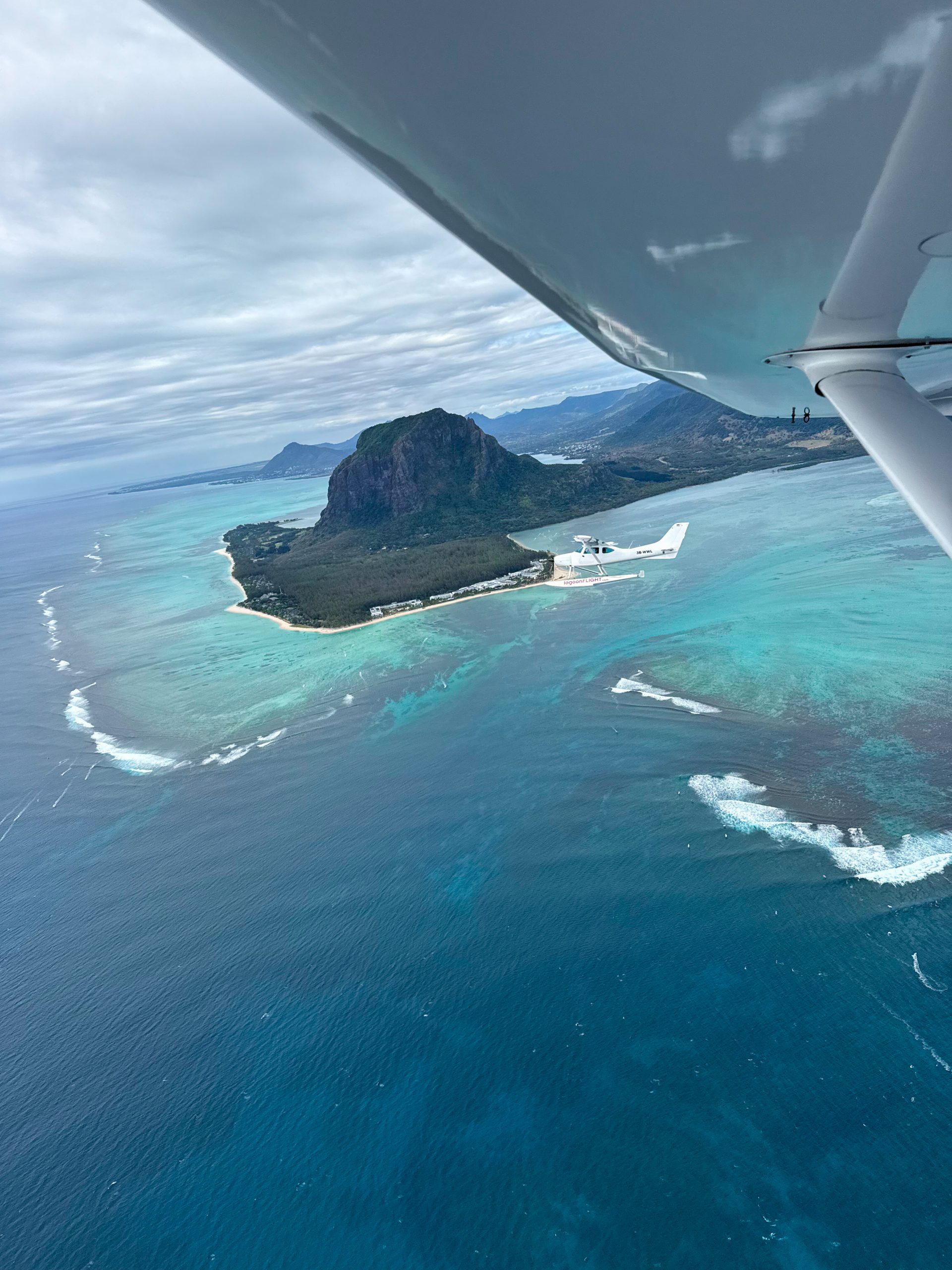 Wasserflugzeug über den Unterwasserwasserfall, Mauritius