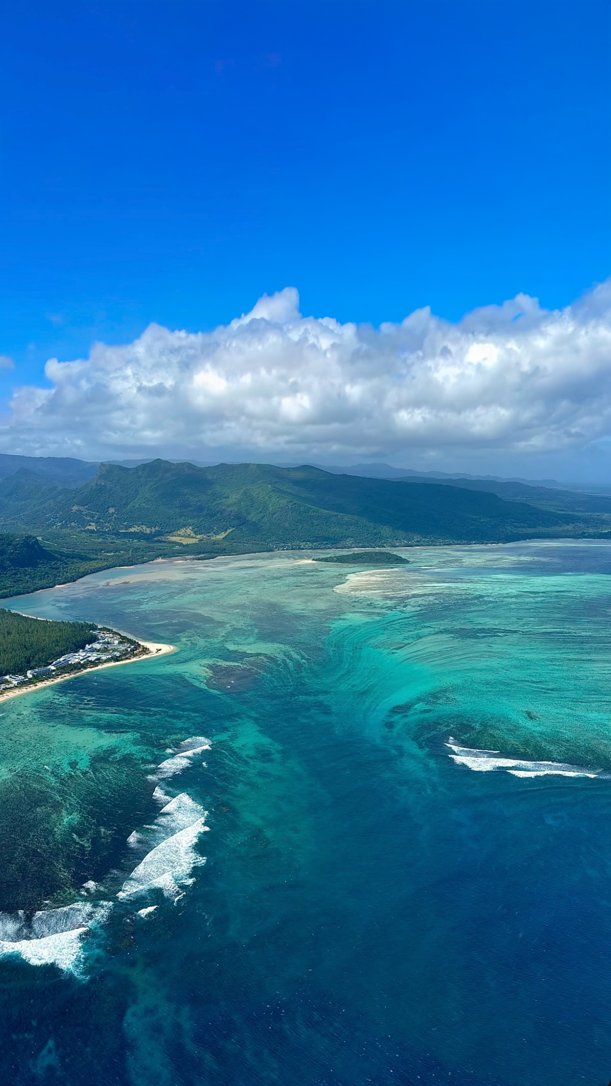 Wasserflugzeug über den Unterwasserwasserfall, Mauritius