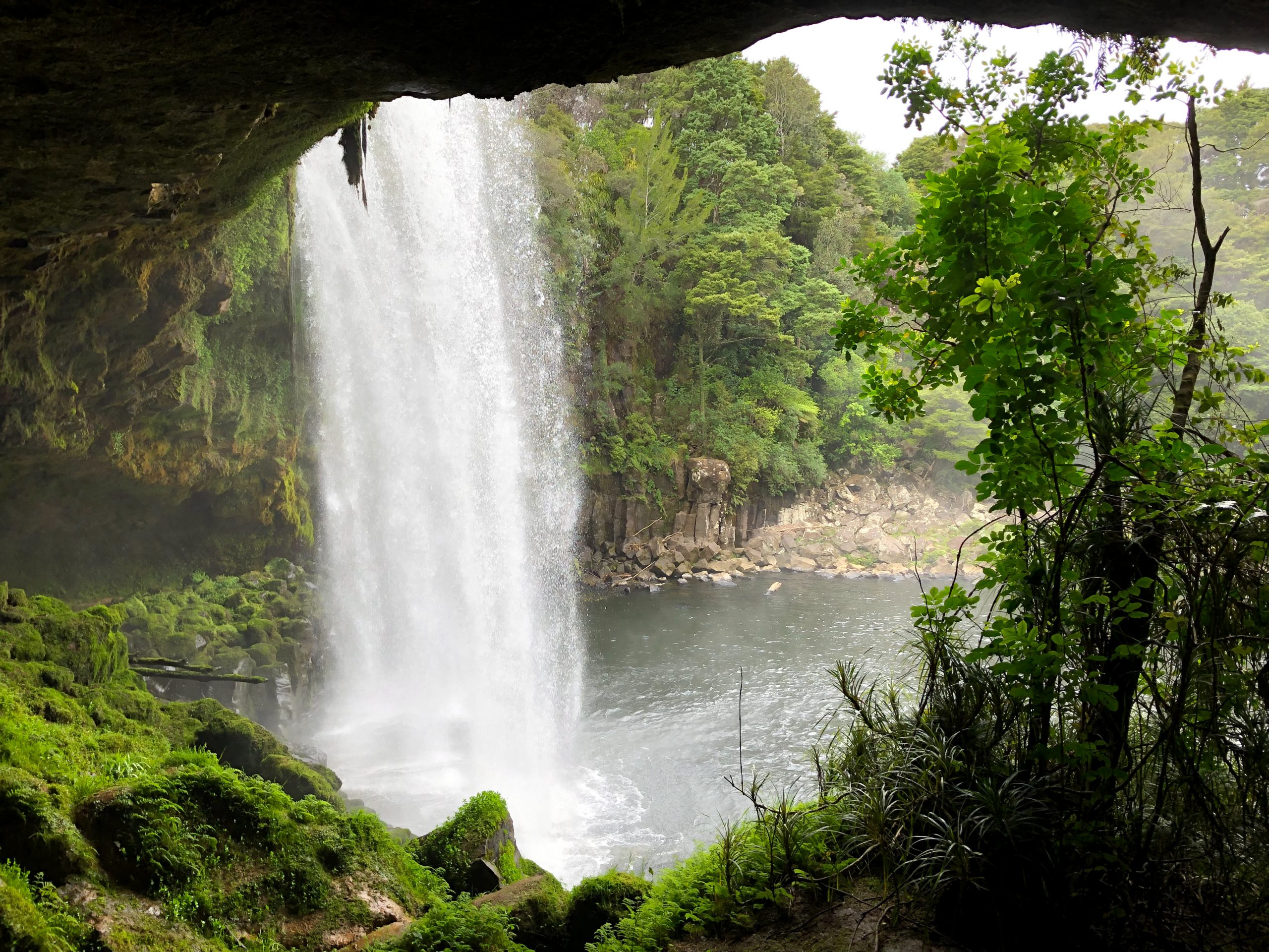 Blick hinter die Rainbow Falls