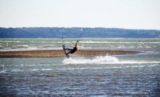 places to go kitesurfing south coast england uk