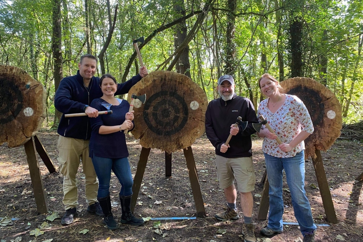 Book now an axe throwing session 