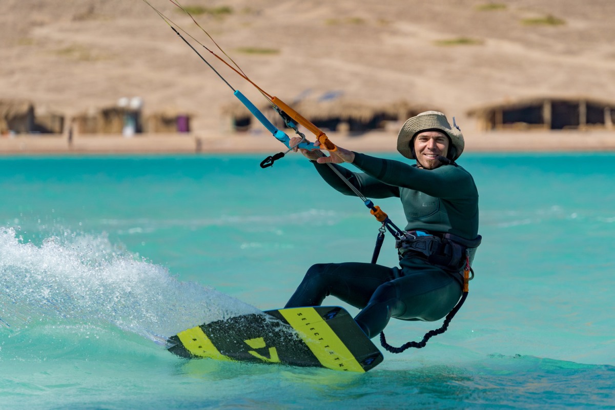 lewis crathern kitesurfing brighton