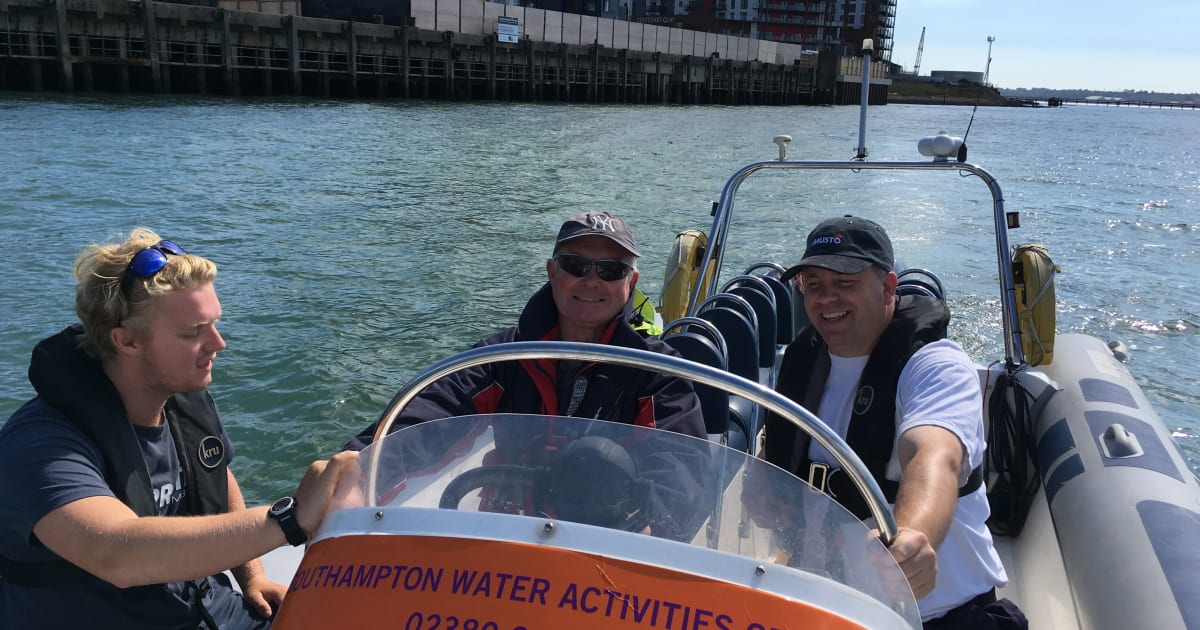 eola Book boating Powerboat Instructor at Southampton Water