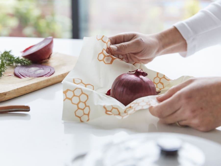 Bee's Wrap Reusable Beeswax Food Wraps Made in the USA, Eco Friendly  Beeswax Food Wrap, Sustainable Food Storage Containers, Organic Cotton Food