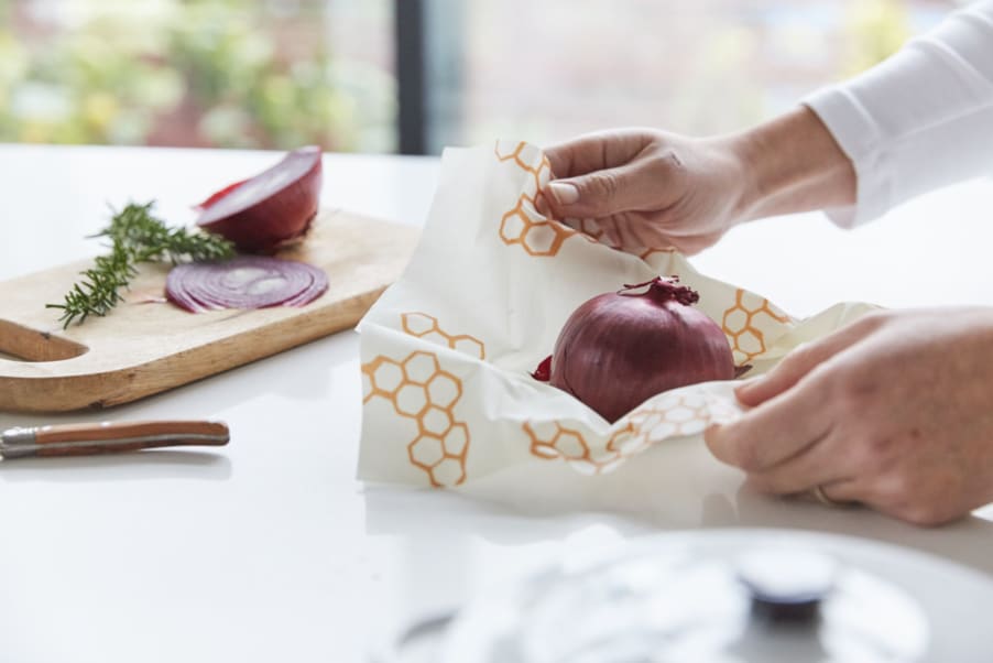 How To Use Beeswax Wraps & 7 Buzzworthy Reusable Food Wraps To Get
