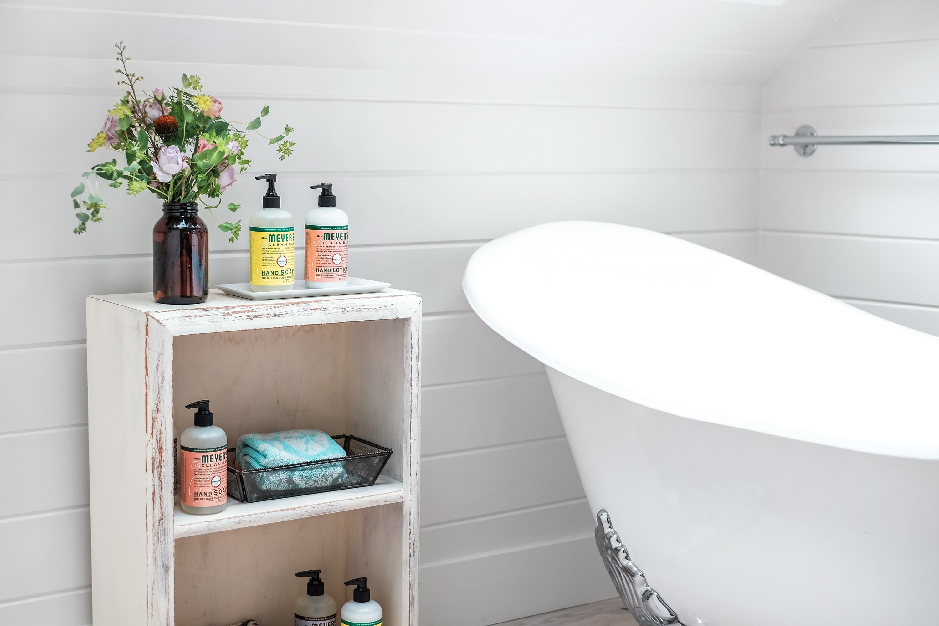 Use These Bathroom Cleaning Supplies to Keep a Bathroom Spotless