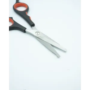 Ear & Face Scissors For Dogs close up of the meatal sharp edges