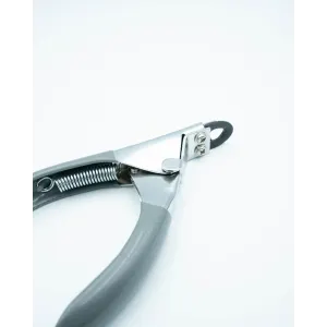 Guillotine Nail Clipper For Dogs and Cats close up of section where nail goes through