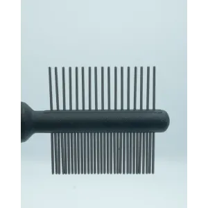 Mini Grooming Set for Small Pets close up of the double-sided comb