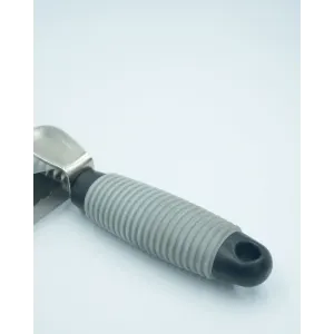 Dematting Comb for Small Pets close up of grey rubber handle with black accents