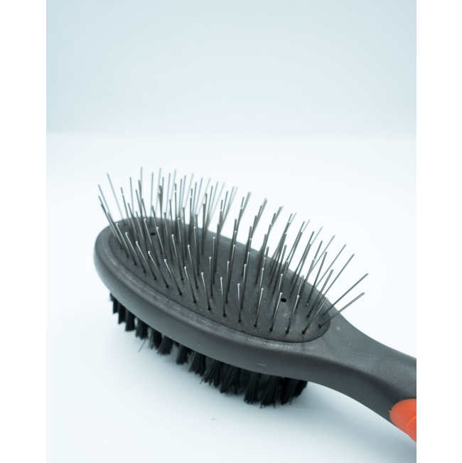 Double Sided Grooming Brush for Dogs close up of metal teeth side