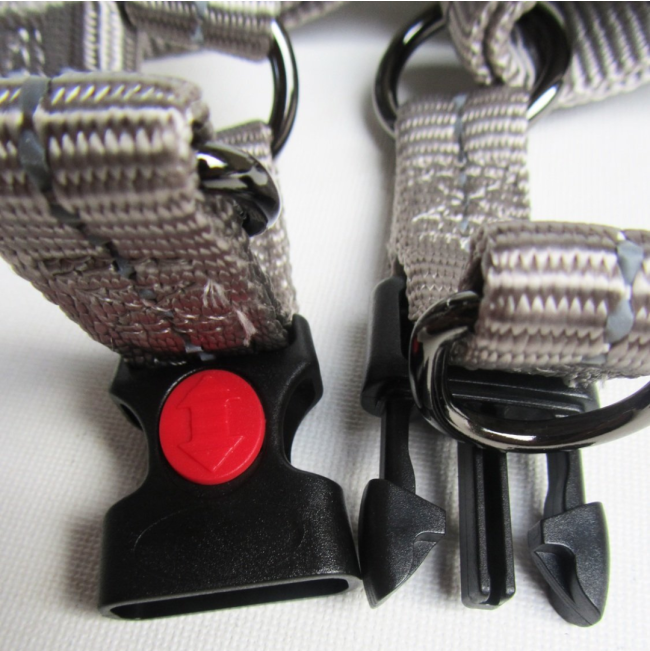 Reflective Supersoft Webbing Dog Harness grey close up of safety buckle