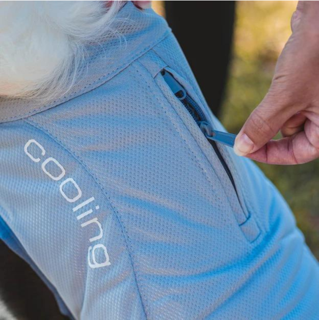 Kurgo Core Cooling Vest close up of zip