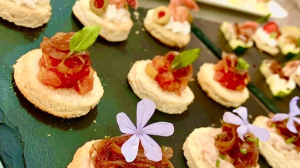 Artful Canapés for Elevated Occasions