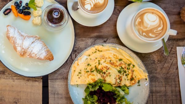 Eggs-to-Order Breakfast Bar
