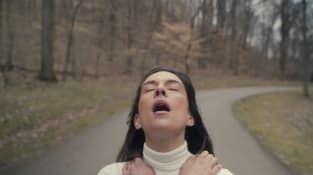 "Deconstruction" (feat. Rocco DeLuca)