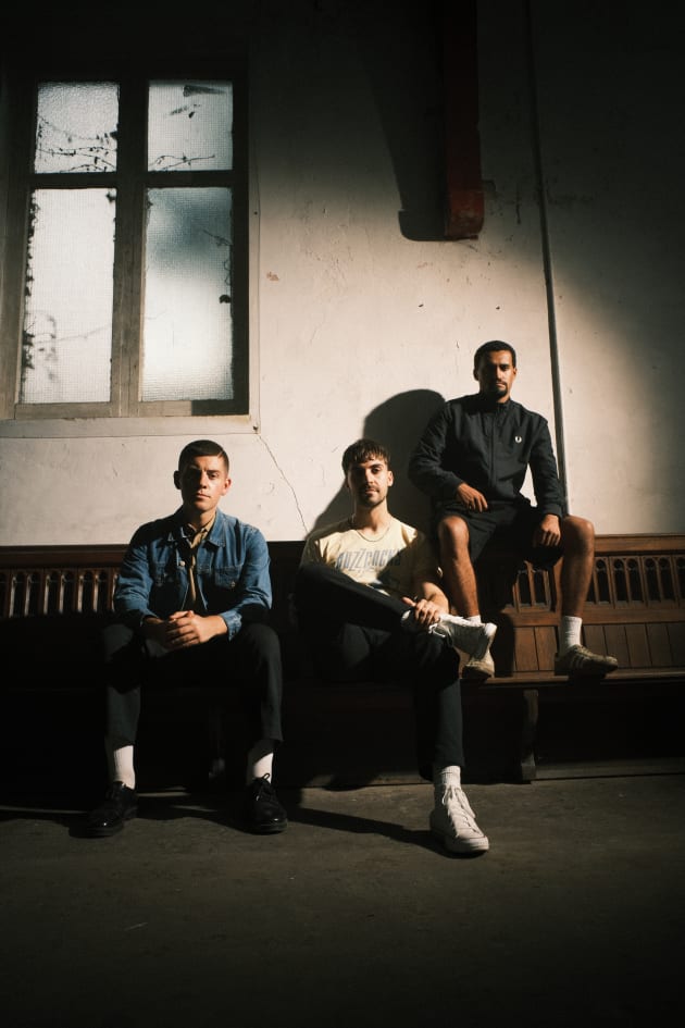 GRADE 2 RELEASE NEW SINGLE “HANGING ONTO YOU”