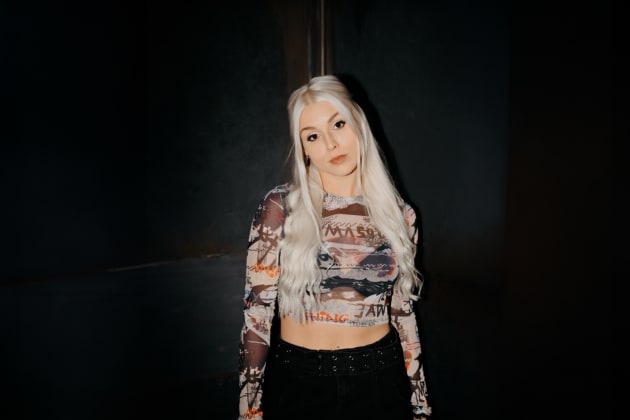 Nashville Singer-Songwriter Royale Lynn Signs To Epitaph Records   Shares Music Video For Country/Hard-Rock Crossover Anthem  “Six Feet Deep”