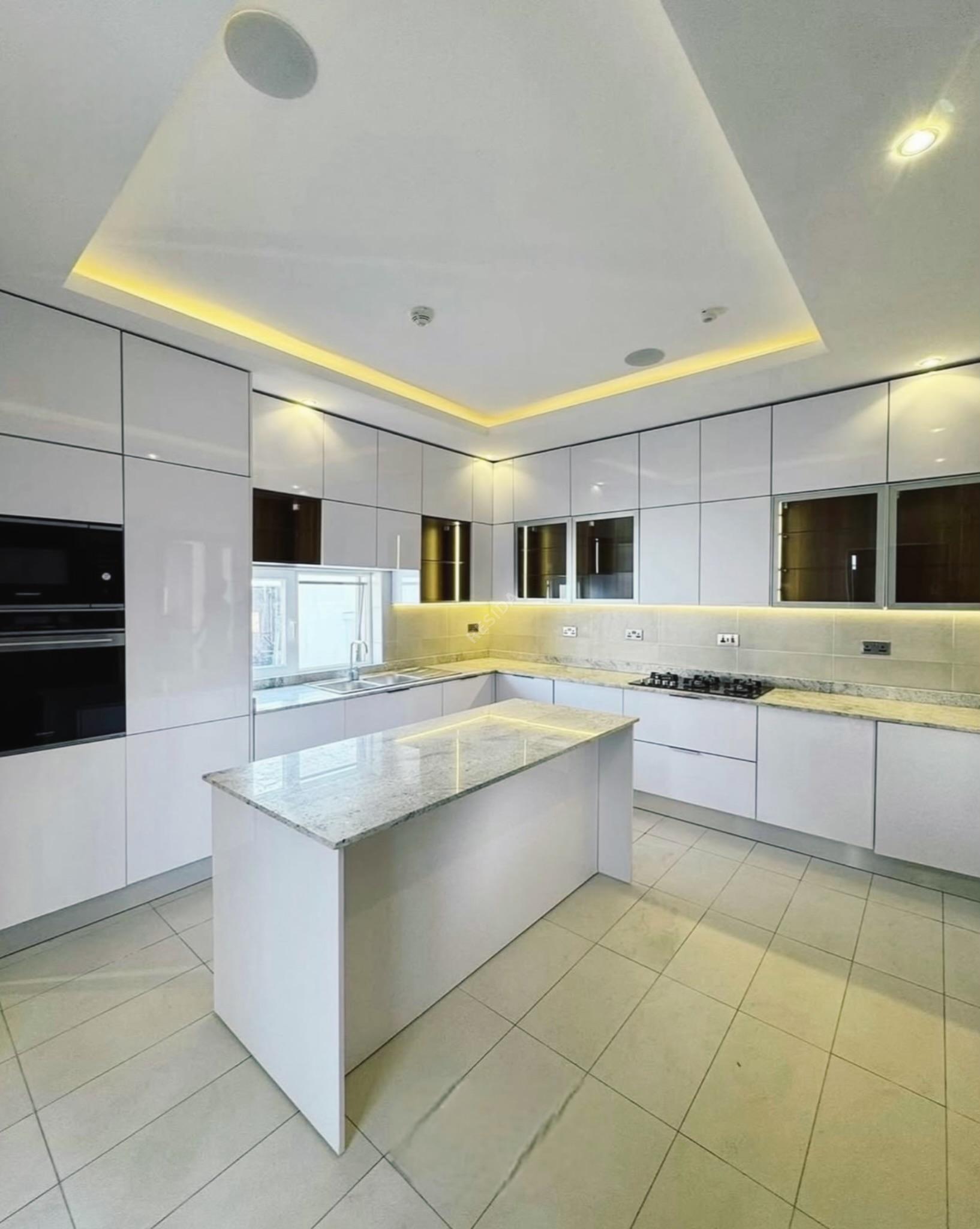Pinnock Beach Duplex — photo 4