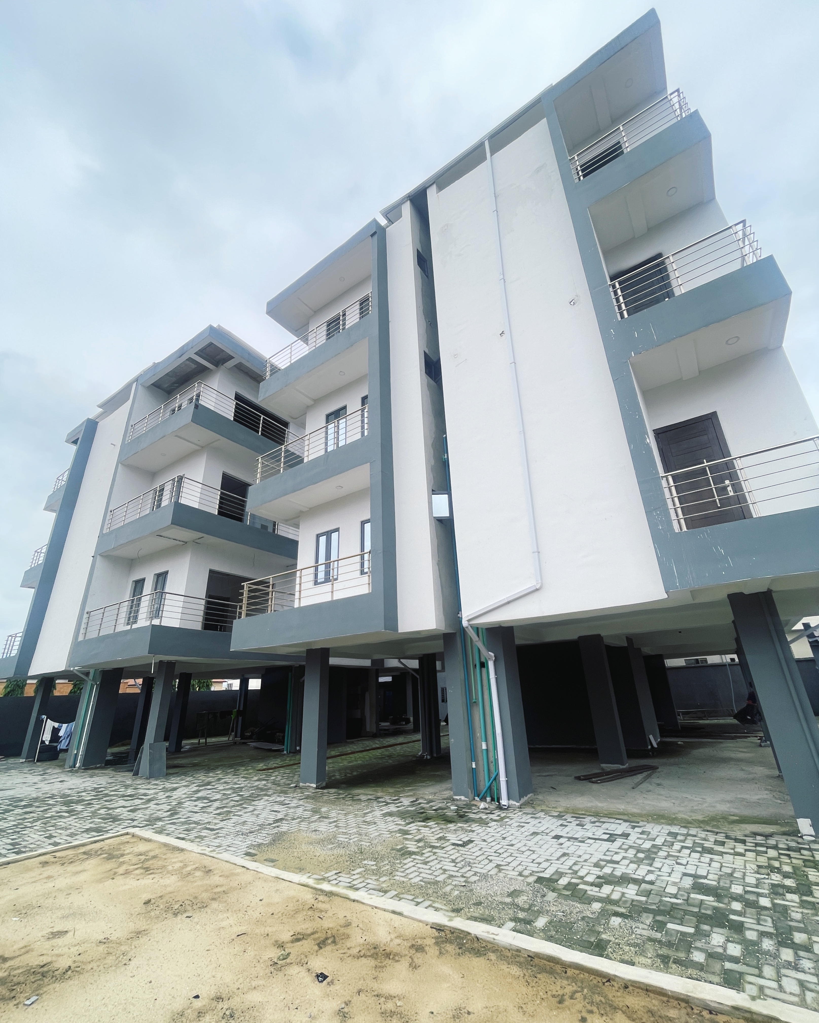 IVANA COURT LAGOS — photo 1