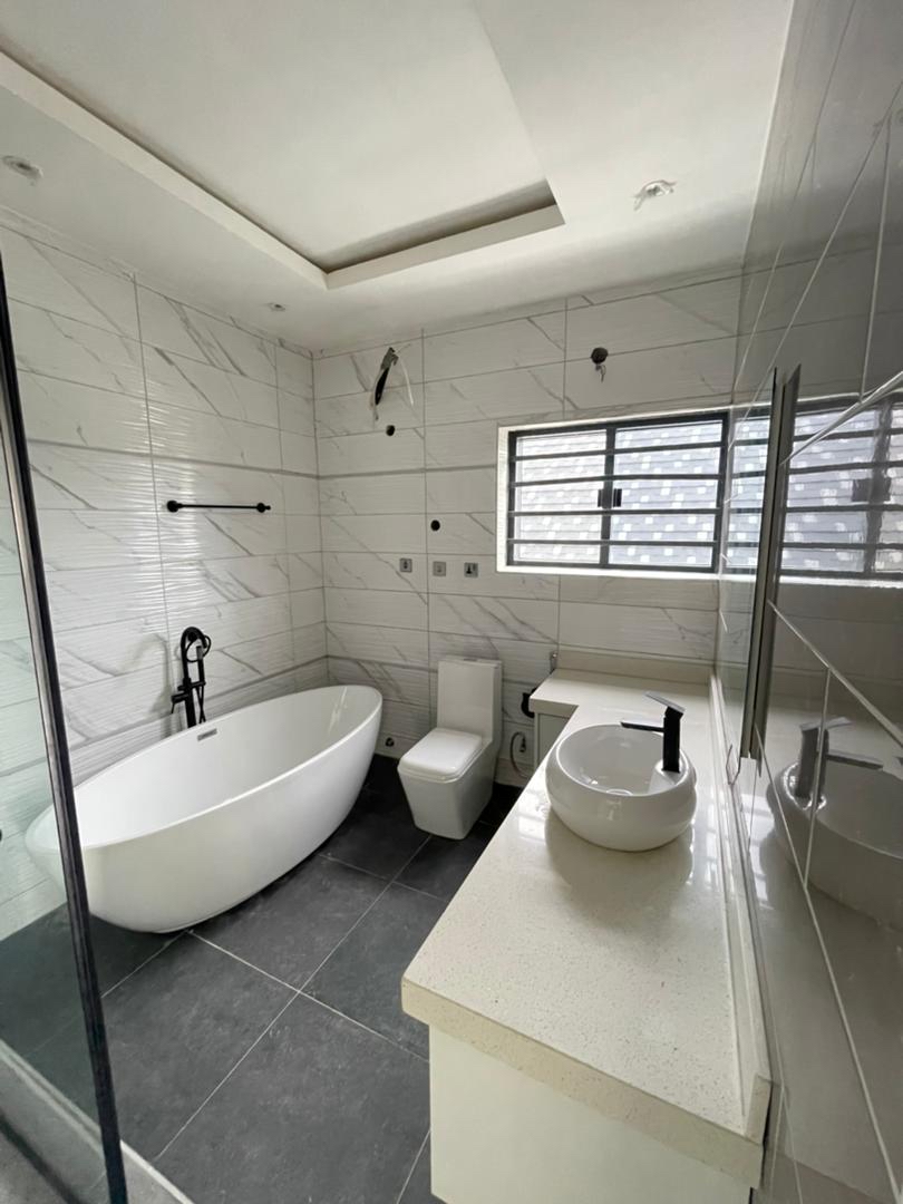 Lekki phase 1 off admiralty way — photo 3