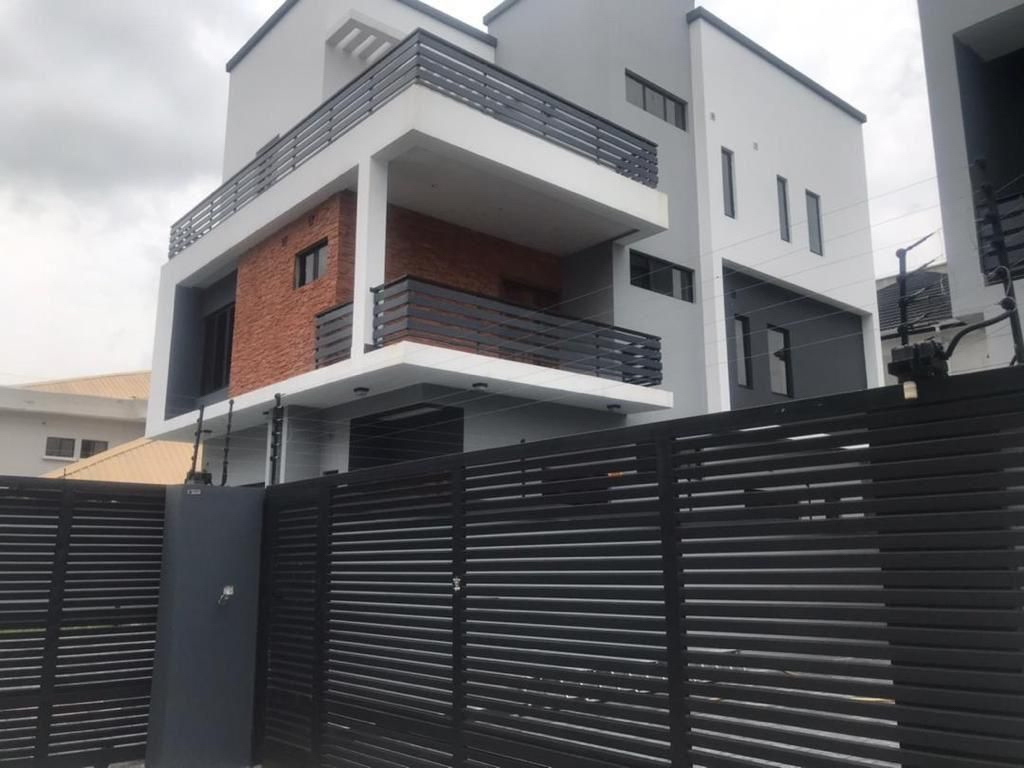 Lekki phase 1 off admiralty way — photo 4