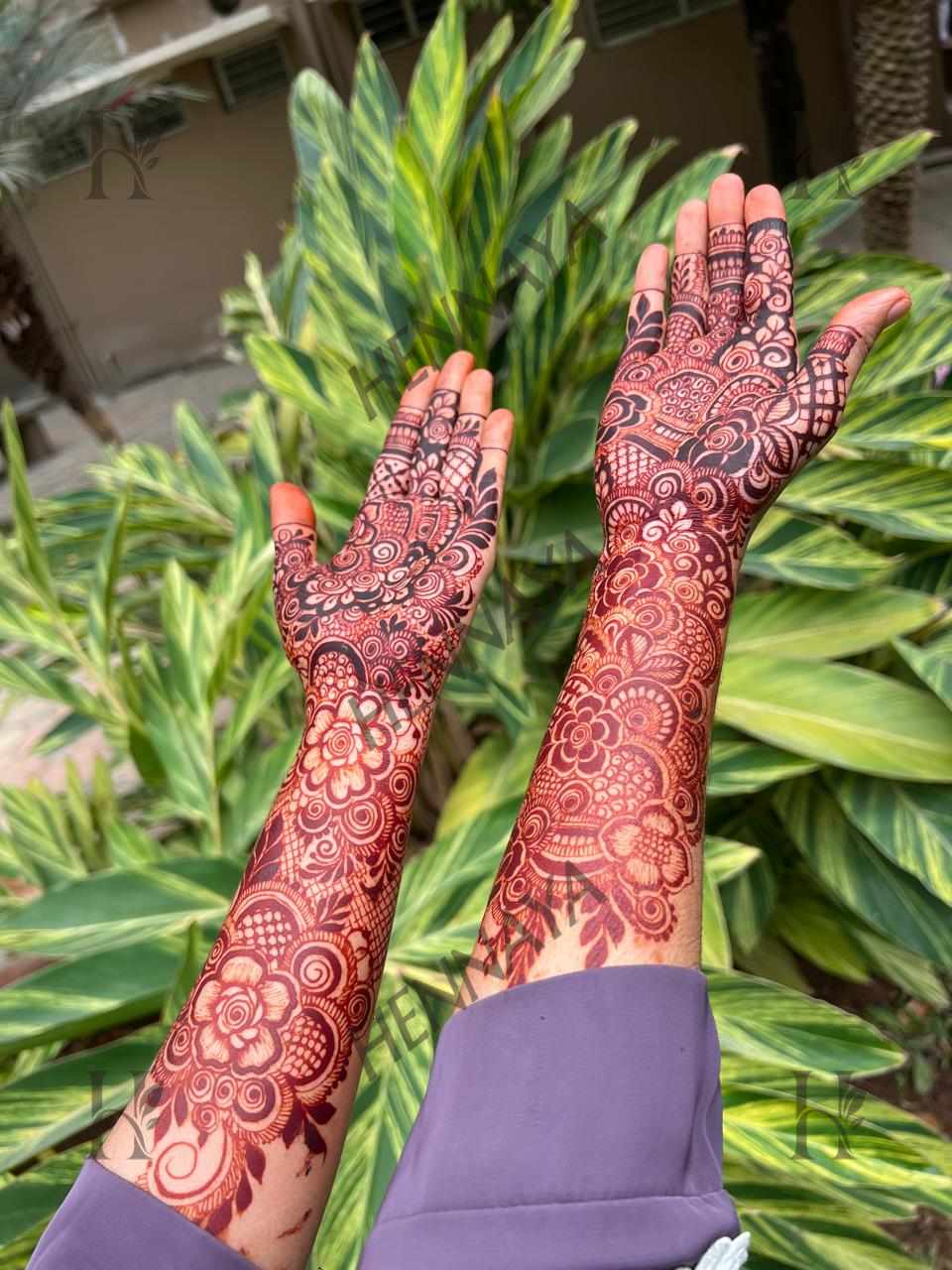 Hand-rolled organic henna cones used for Hennaya's bridal mehndi