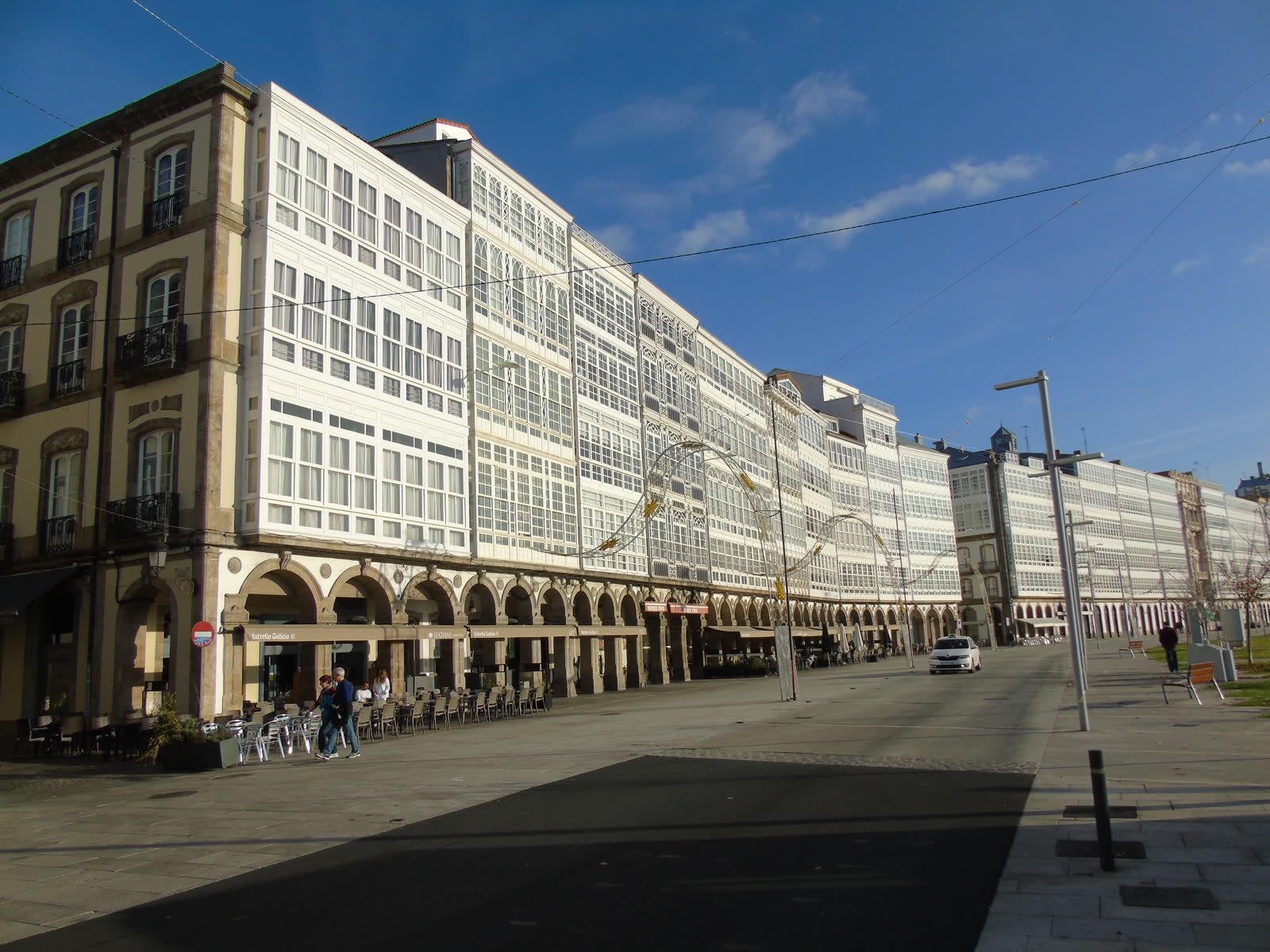 Galerías acristaladas de la Marina de A Coruña, frente al puerto