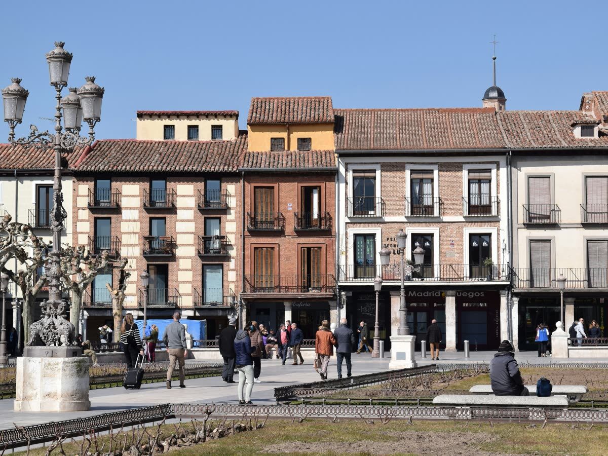 Plaza de Cervantes en el casco histórico de Alcalá de Henares