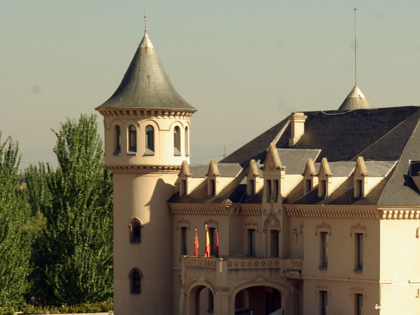 Castillo de San José de Valderas, con su torreón, en el Parque de los Castillos de Alcorcón