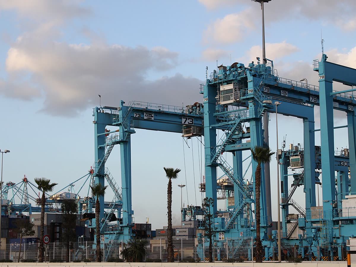 Grúas pórtico de la terminal de contenedores del puerto de Algeciras